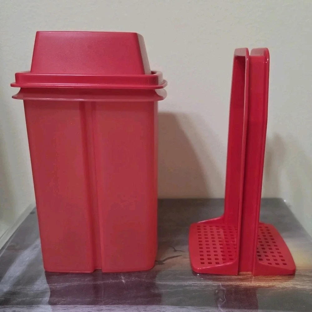 Tupperware‎ Red 1330.11 Pick A Deli 3 Piece Pickle Olive Keeper Container